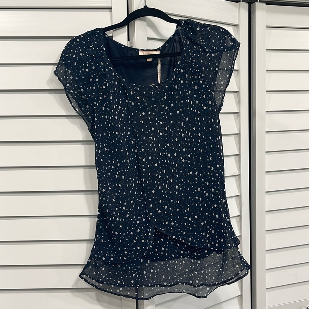 Short sleeve, navy blue and stars